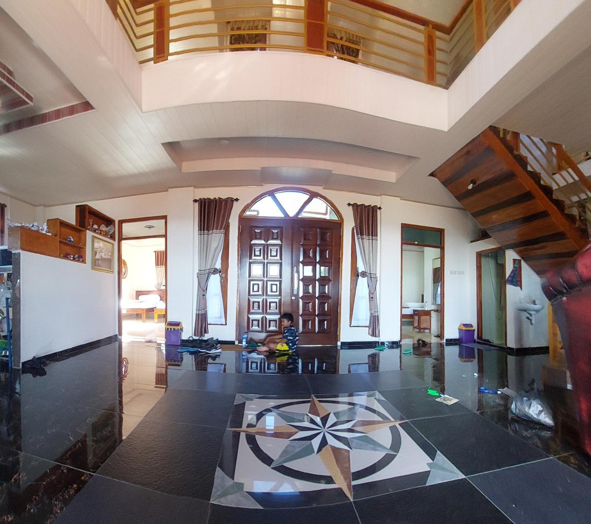 Kopa Hilltop - Family Guest Home Рутенг Екстериор снимка