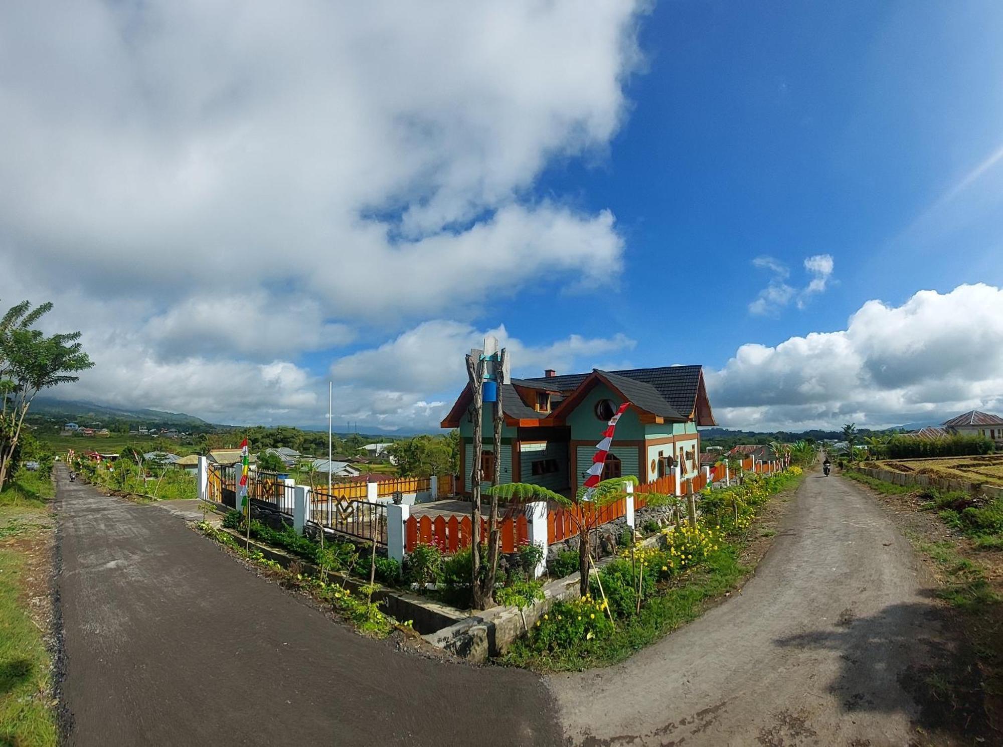 Kopa Hilltop - Family Guest Home Рутенг Екстериор снимка