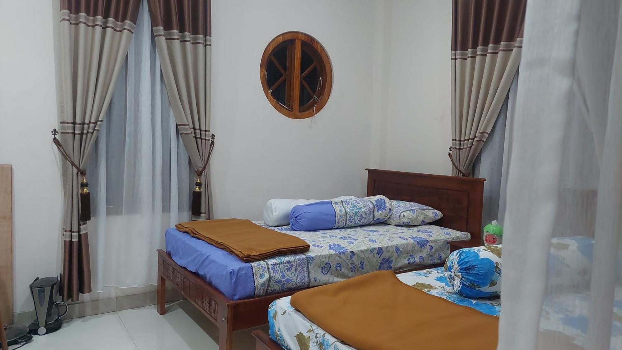 Kopa Hilltop - Family Guest Home Рутенг Стая снимка