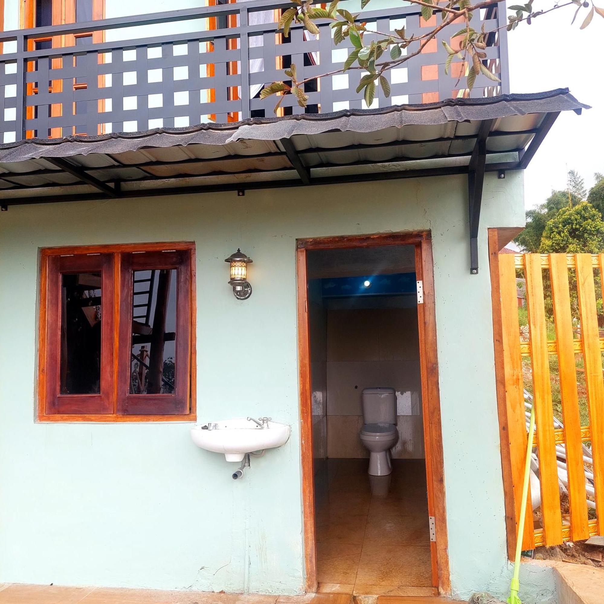 Kopa Hilltop - Family Guest Home Рутенг Стая снимка